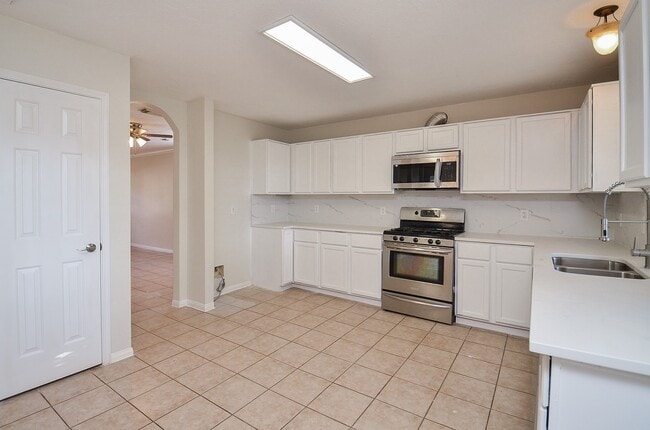 Building Photo - 3027 Texas Oak Dr