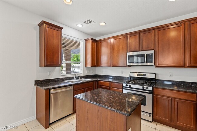 Building Photo - 2831 Dunnottar Ave