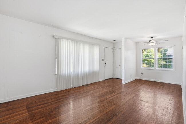 Building Photo - 517 11th Ct W