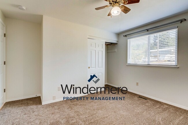 Building Photo - 2 Bed 1 Bath House W/ Garage