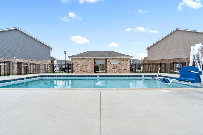 Building Photo - Pet Friendly Three Bedroom!