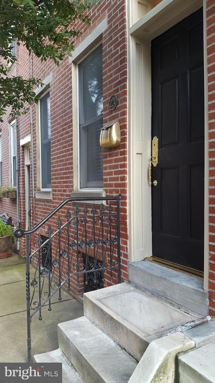 Building Photo - 224 Watkins St