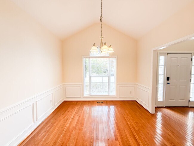 Building Photo - Classic 3 Bedroom Home In Knightdale!