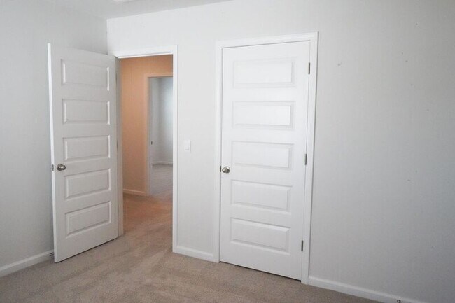 Building Photo - 491 Coconut Dr