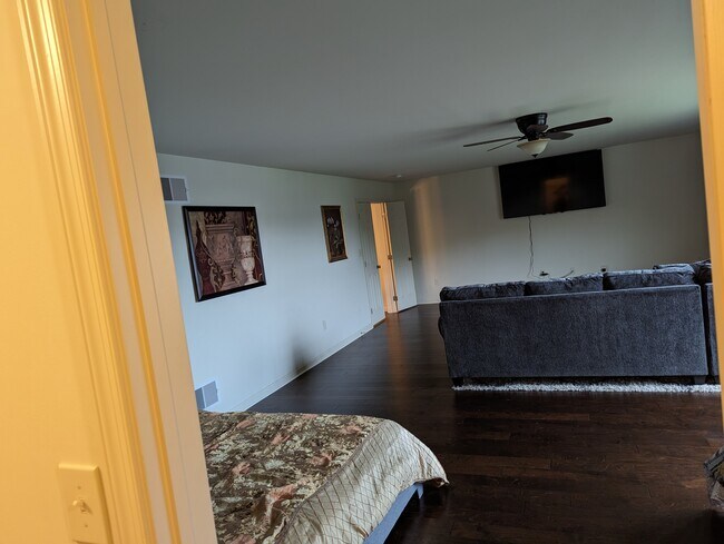 Building Photo - 5 Auction Dr