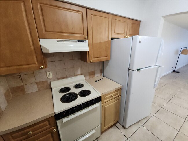 Building Photo - 2607 NE 8th Ave