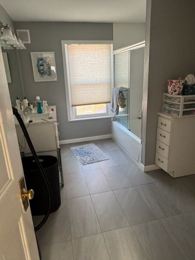 Building Photo - AWESOM 3 bed 3 bath in Brookline!!