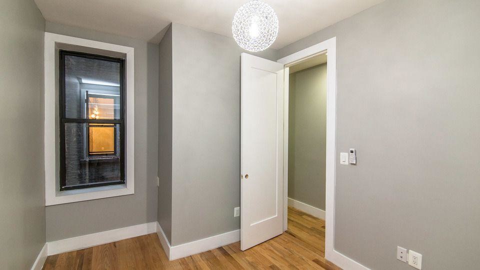 Building Photo - 1319 Halsey St