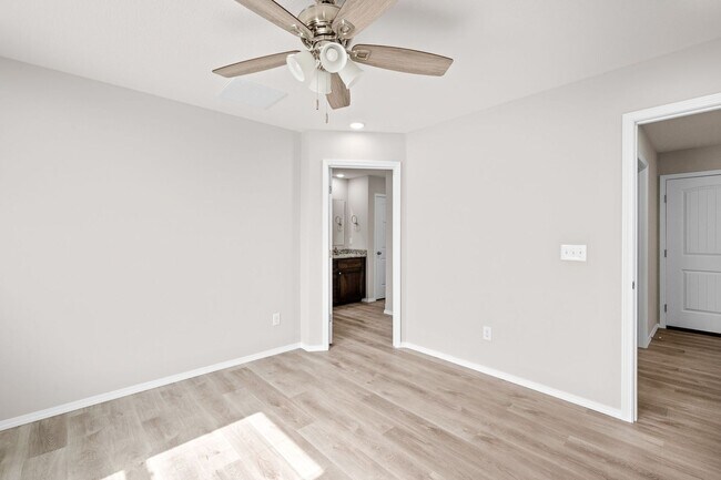 Building Photo - 264 Hickory Hills St