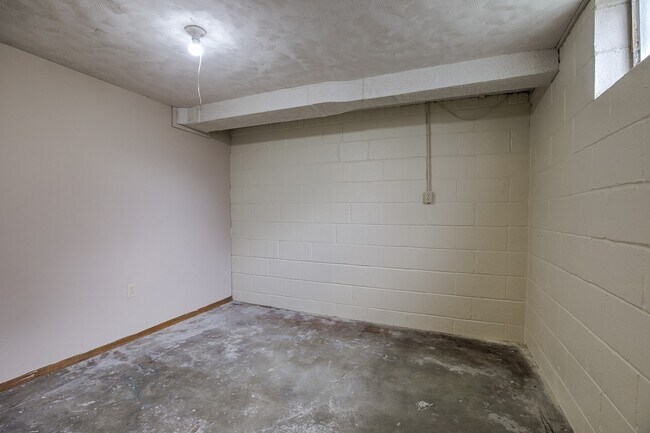 Building Photo - 2030/2034 South St