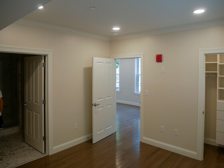 Building Photo - 39 Herrick Rd