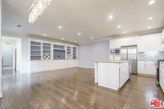 Building Photo - 73 City Stroll