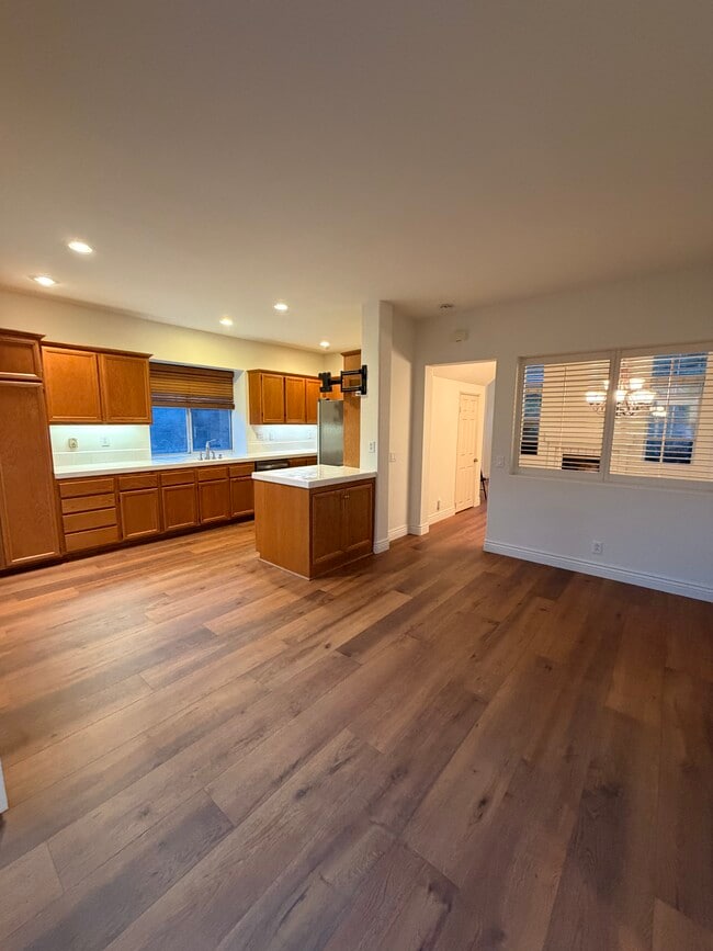 Building Photo - 27 Surfbird Ln