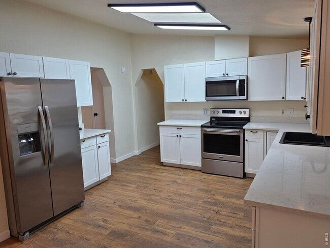 Building Photo - Beautifully Modern Home In Fort Morgan!