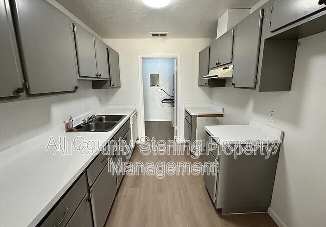 Building Photo - 4417 SW 71st Terrace