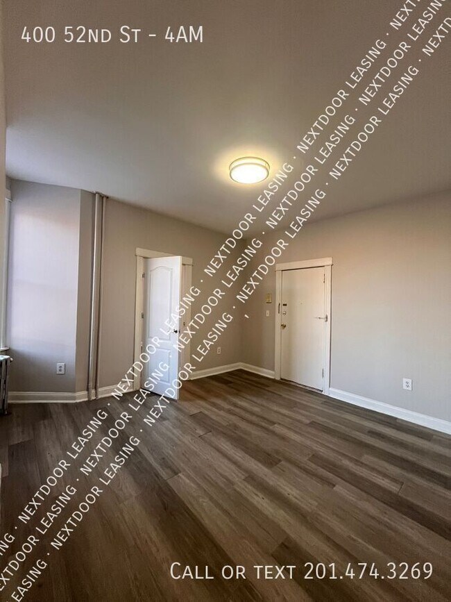 Building Photo - 400 52nd St