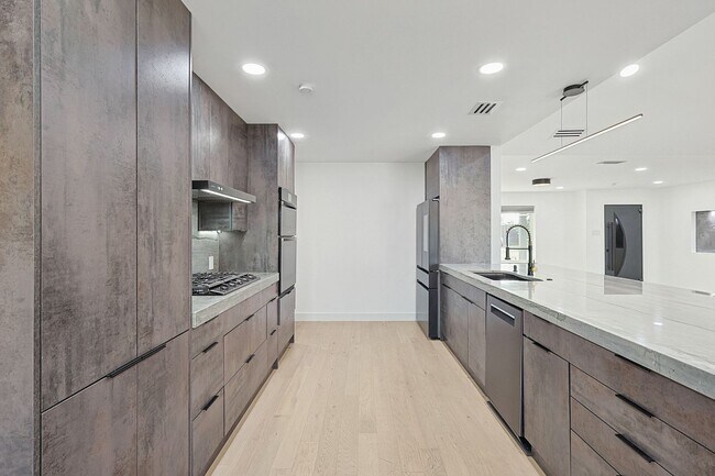 Building Photo - 12417 Quincy Ln