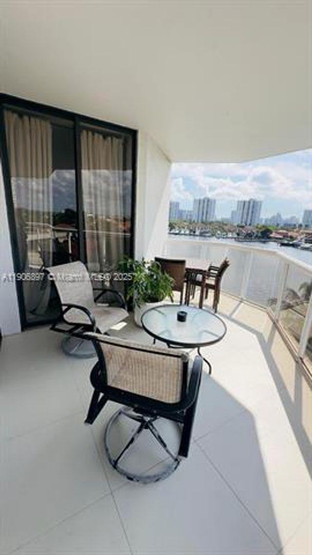 Building Photo - 3610 Yacht Club Dr