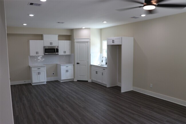 Building Photo - 9439 Radio Rd