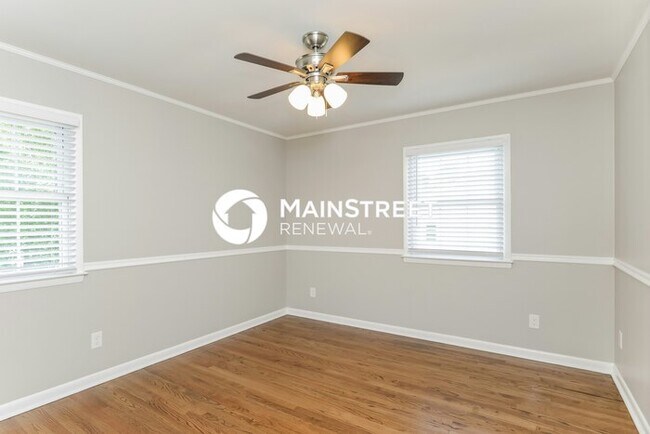 Building Photo - 4 Bedroom Pet-Friendly Home in CHARLOTTE, NC with Main Street Renewal