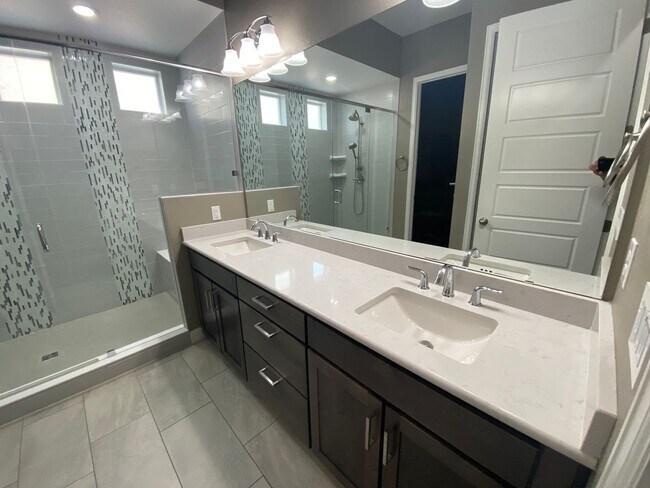 Building Photo - Incredible Home in Parker