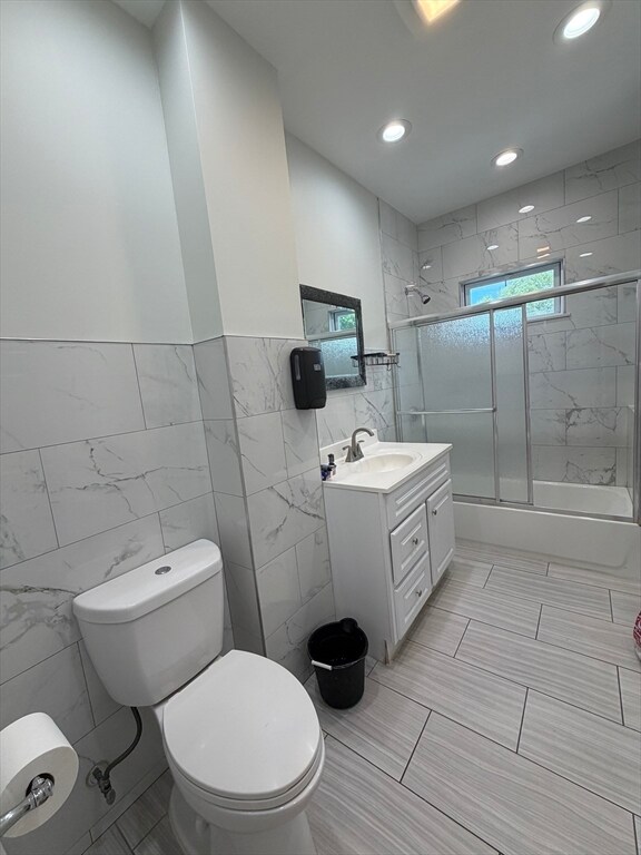 Building Photo - 832 Montello St