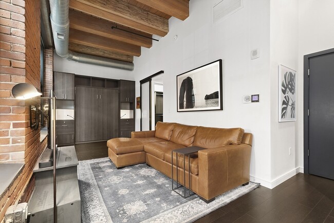 Building Photo - 319 A St