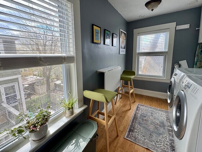 Building Photo - 4 Clifton St