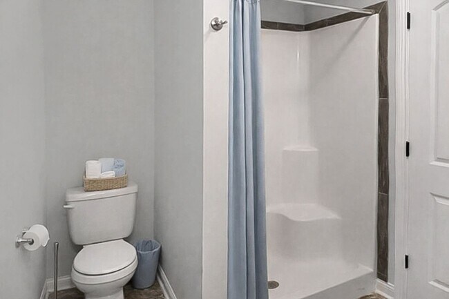 Building Photo - Pet Friendly Three Bedroom with Bonus!