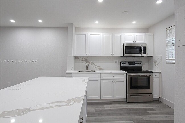 Building Photo - 17255 SW 95th Ave