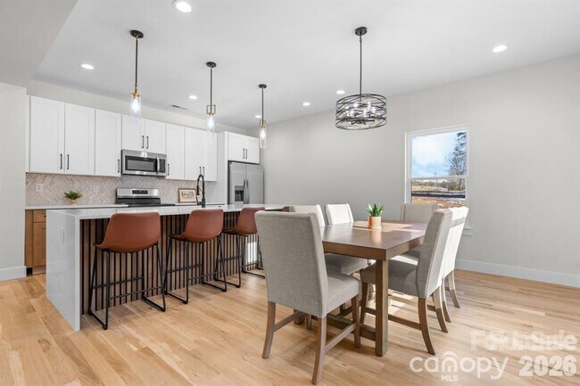 Building Photo - 548 Car Farm Rd