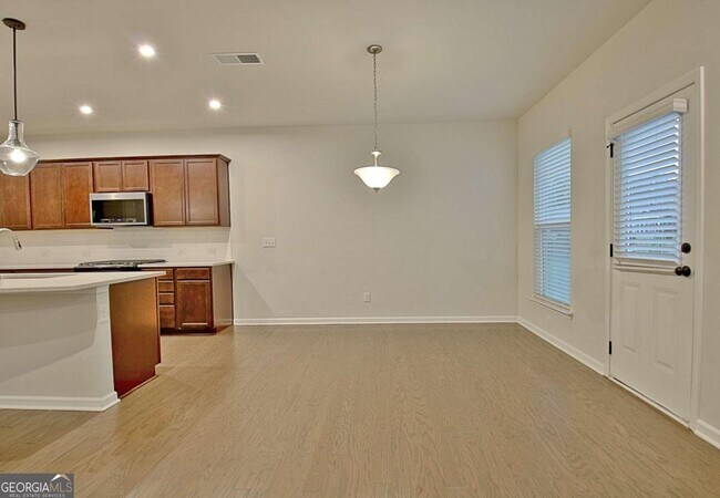 Building Photo - 504 Albertson Ave