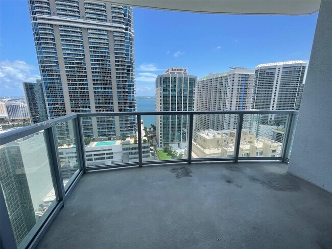 Building Photo - 1060 Brickell Ave