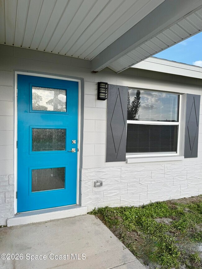 Building Photo - 557 Chantilly Dr