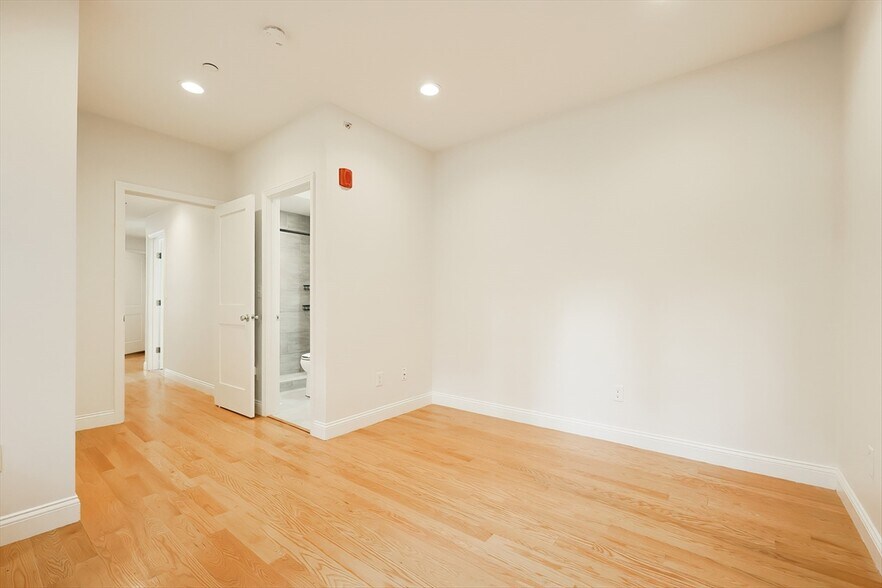 Building Photo - 375 Dorchester St