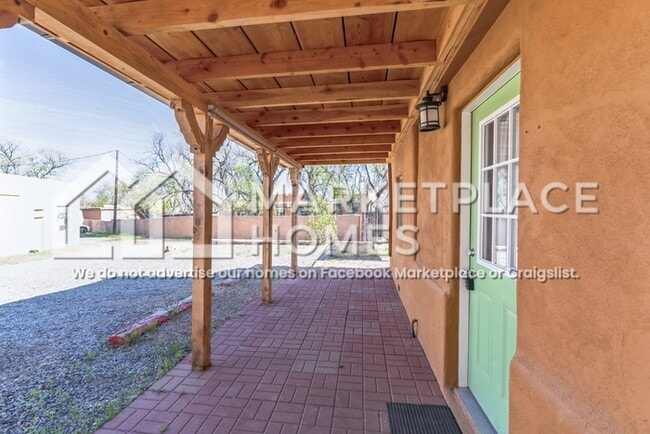 Building Photo - 913 1/2 B Old Pecos Trl