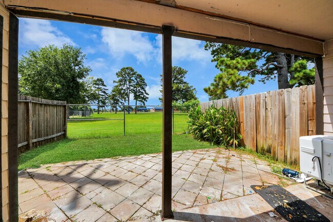 Building Photo - 13603 Ravensway Dr