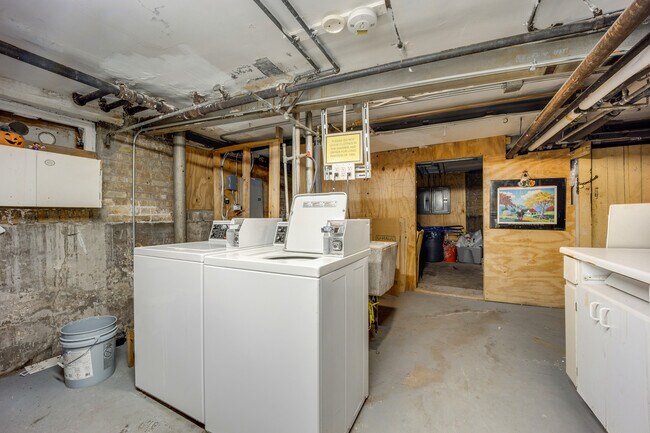 Building Photo - 4408 W Altgeld St
