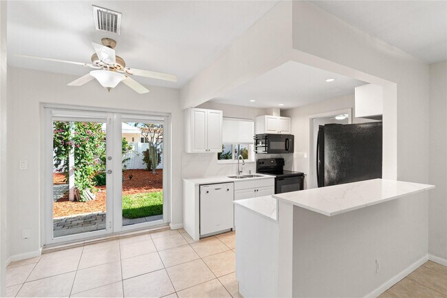 Building Photo - 2616 Middle River Dr