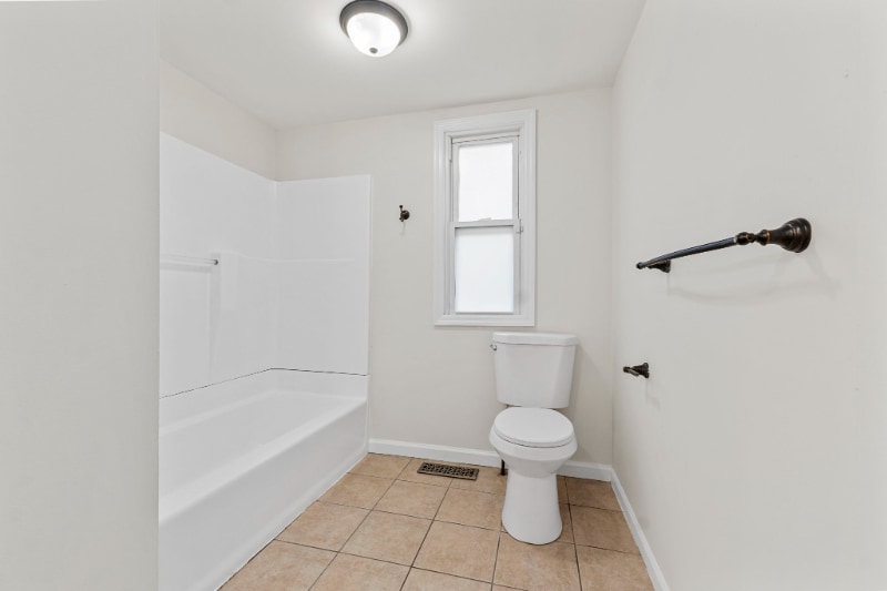 Building Photo - 126 E Zupan St
