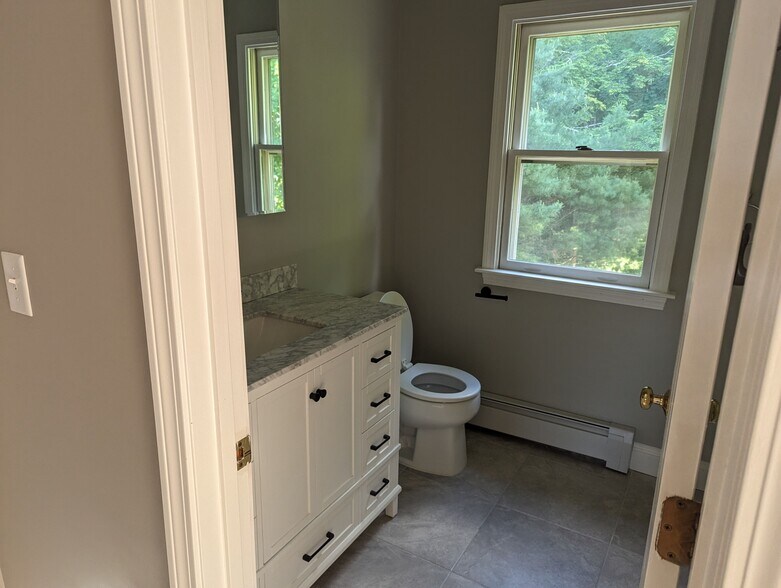 Building Photo - 202 Dale St