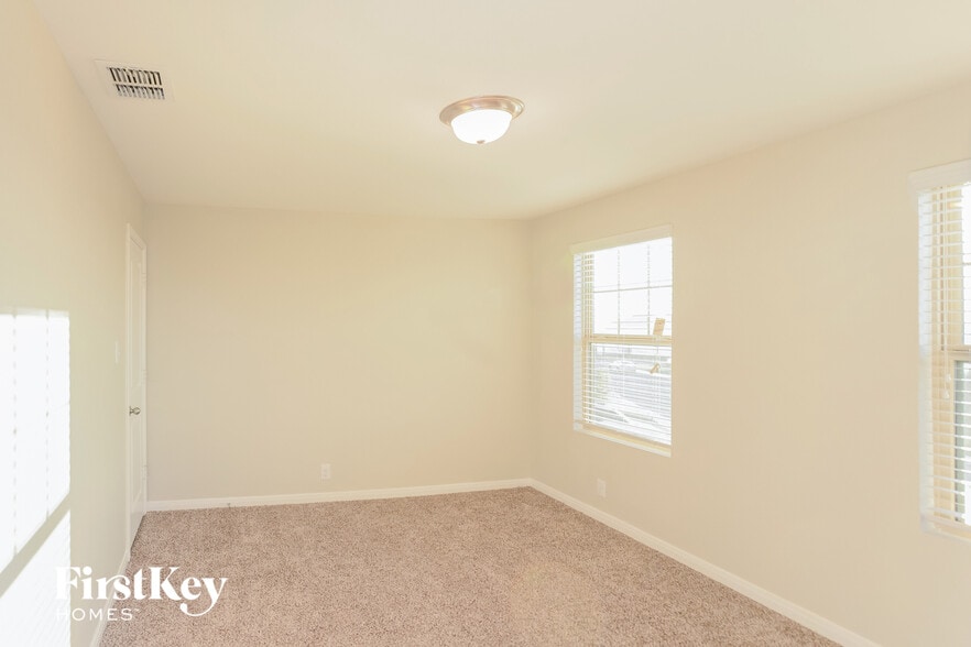 Building Photo - 13403 Summer Light