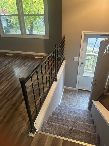 Building Photo - 4403 W Capri Ct