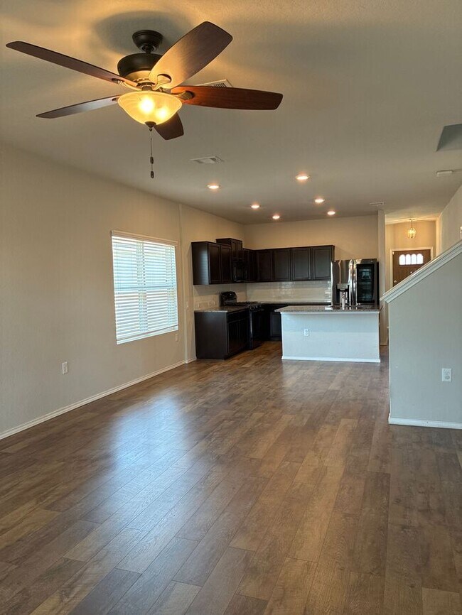 Building Photo - Charming 4 beds 2.5 baths in San Antonio!