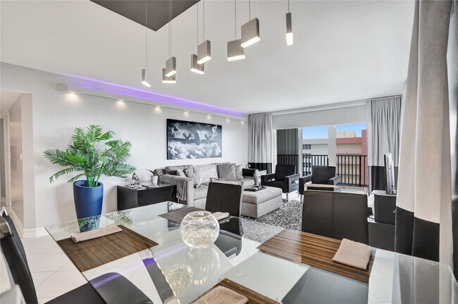 Building Photo - 1150 Hillsboro Mile