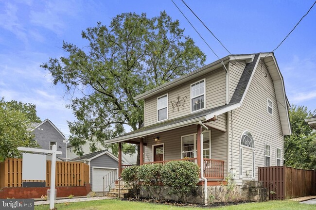 Building Photo - 2231 Otis St NE