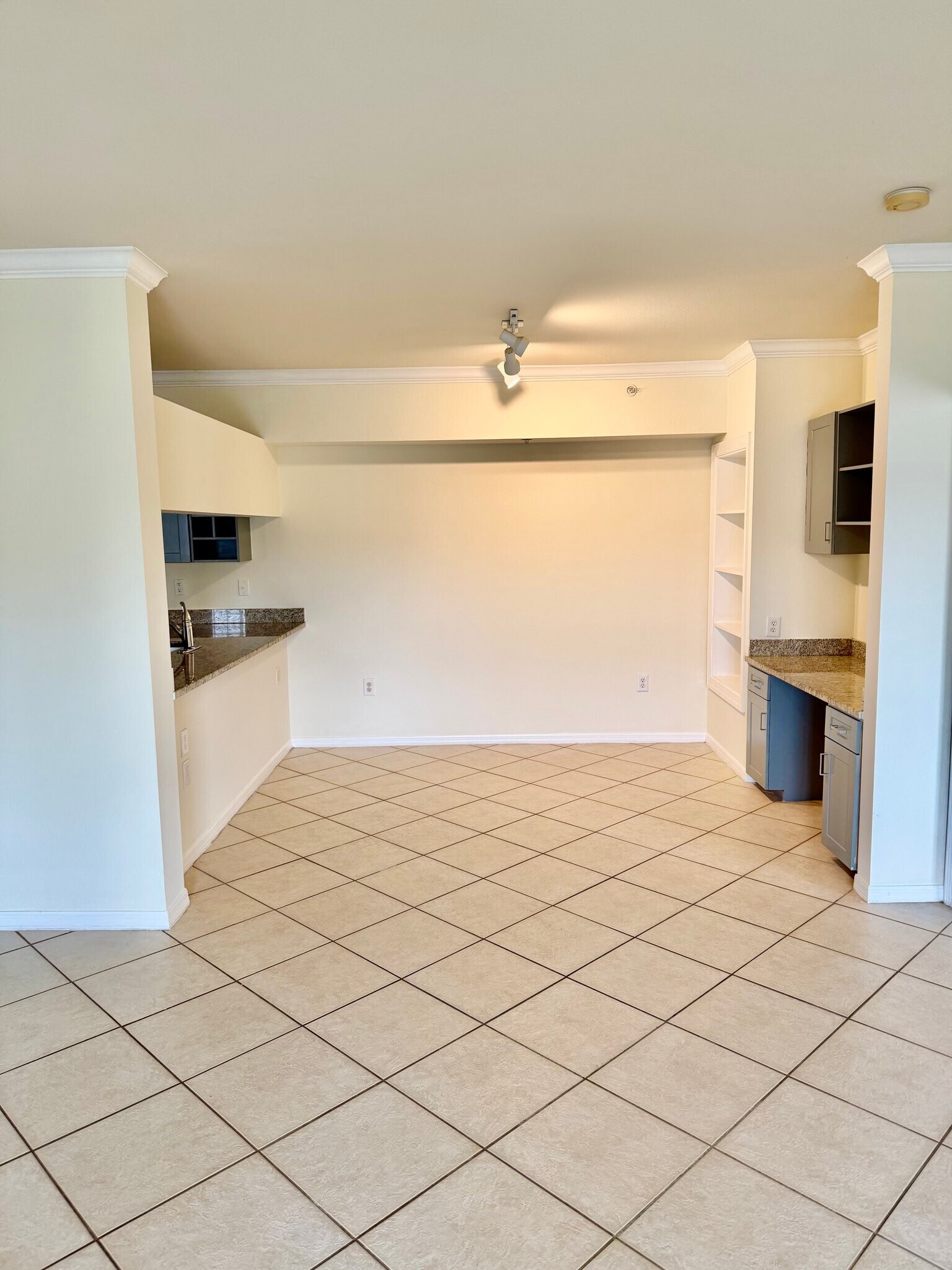 Building Photo - 6510 Emerald Dunes Dr