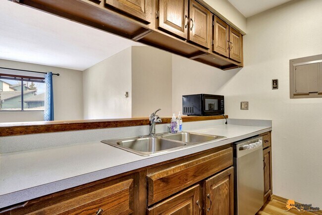 Building Photo - 2201 Romig Pl