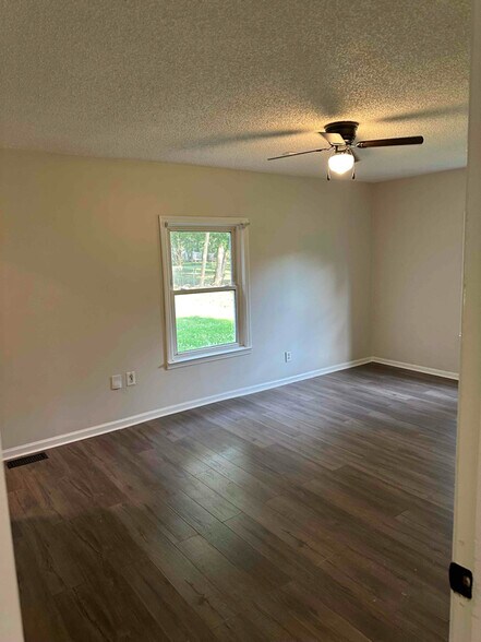 Building Photo - 836 Old Modena St