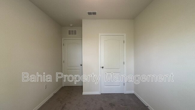 Building Photo - 2376 Penguin Blvd